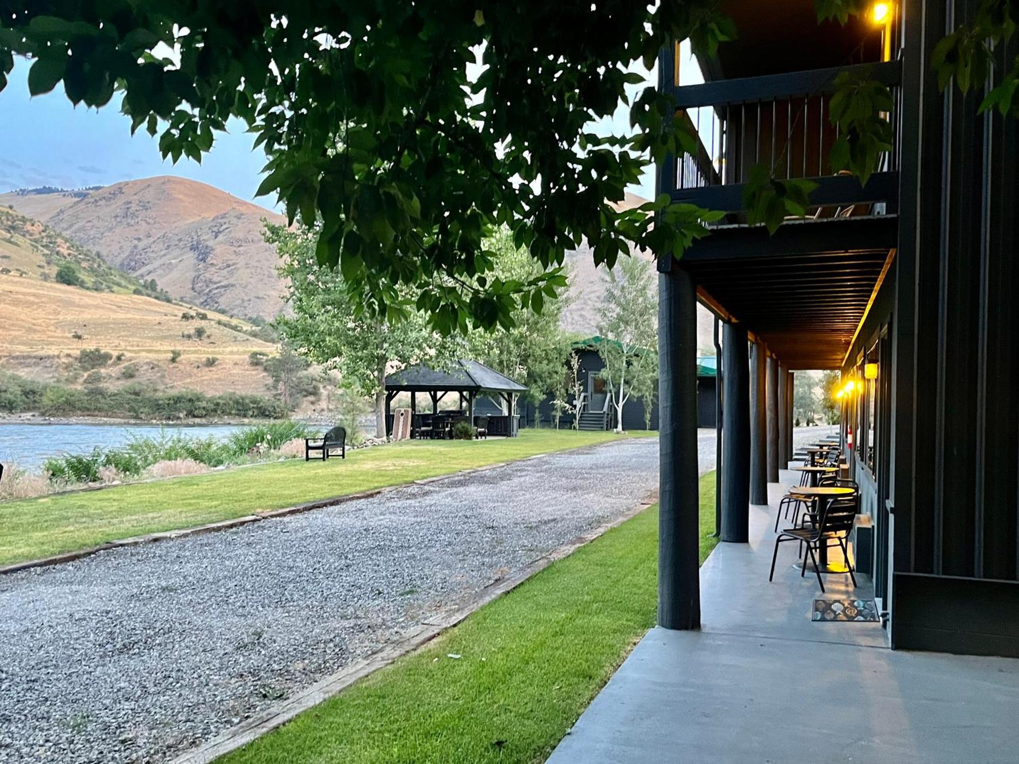 Steelhead Lodge Lucile Kültér fotó